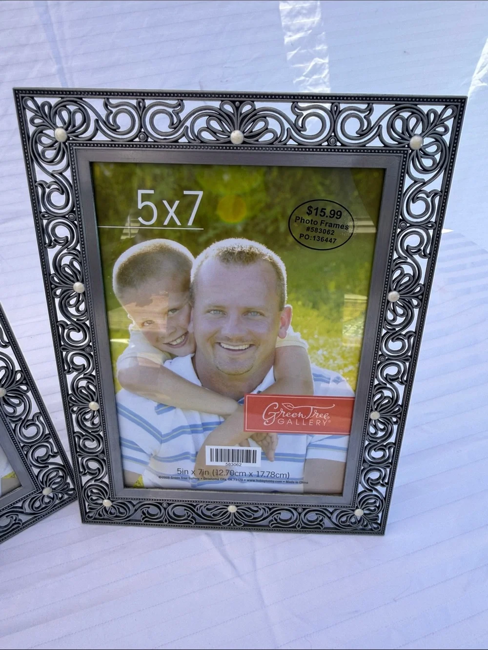 Metal Filigree 5x7 Picture Frame Set in Silver - Elegant Scroll Design
